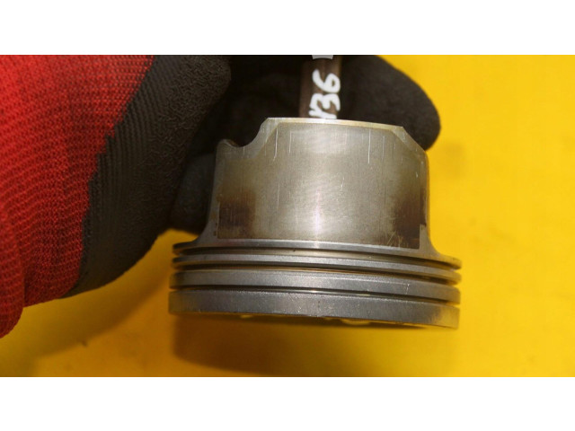 Píst Audi A4 S4 B6 8E 8H