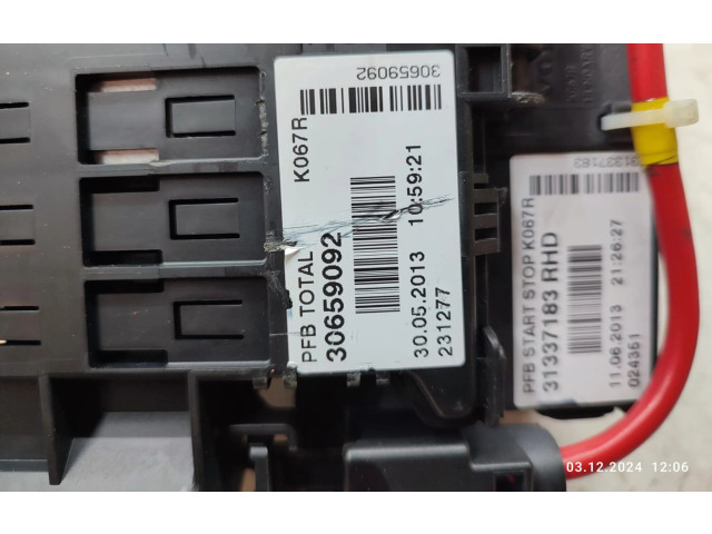 Блок предохранителей  30659092   Volvo V70    