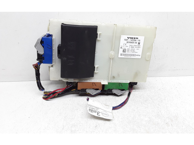 Блок предохранителей 30765624, 7G9T14C256FA   Volvo V70    