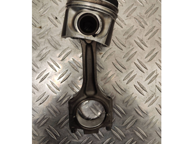  Поршень с шатуном D5244t15 81l123  Volvo V60  