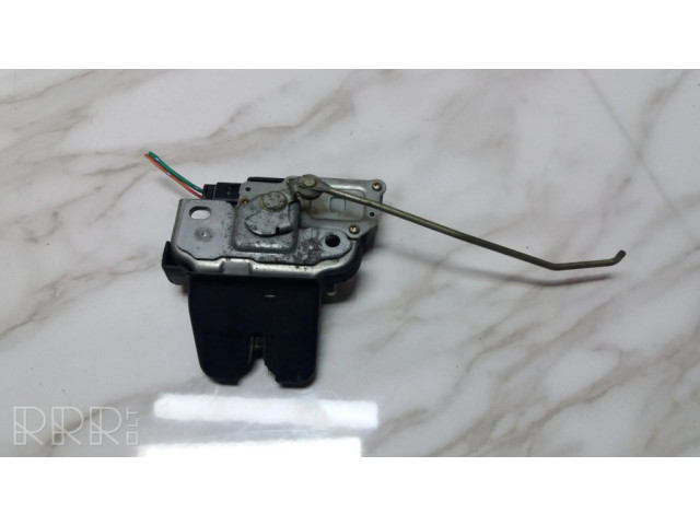 Замок задней крышки