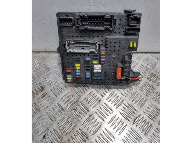 Блок предохранителей 8676391, 12217799   Volvo XC90    
