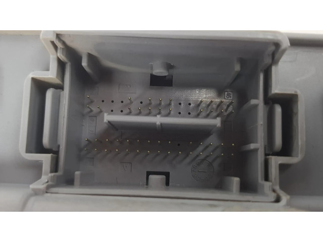 Блок предохранителей 520158930 Opel Corsa E