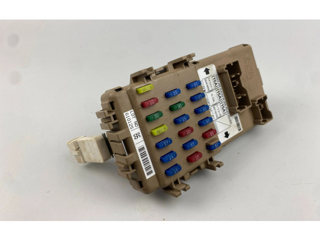 Блок предохранителей  610125   Subaru Forester SG    