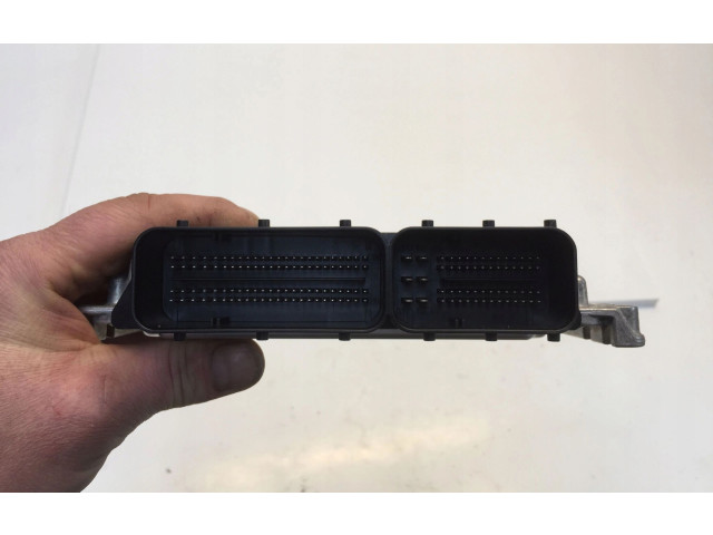 Блок управления двигателя 32255068 Volvo XC40