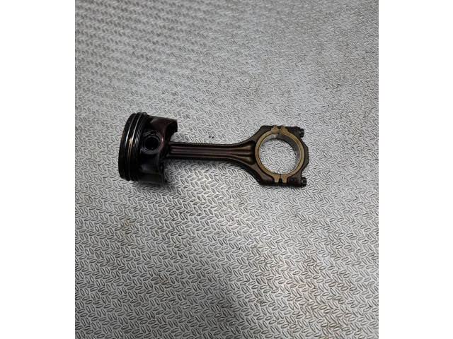  Поршень с шатуном    Audi A3 S3 8P  