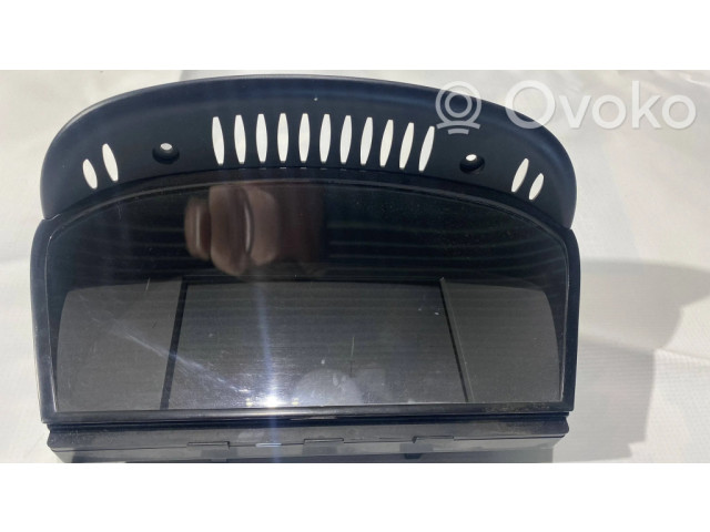 Радио/ проигрыватель CD/DVD / навигация