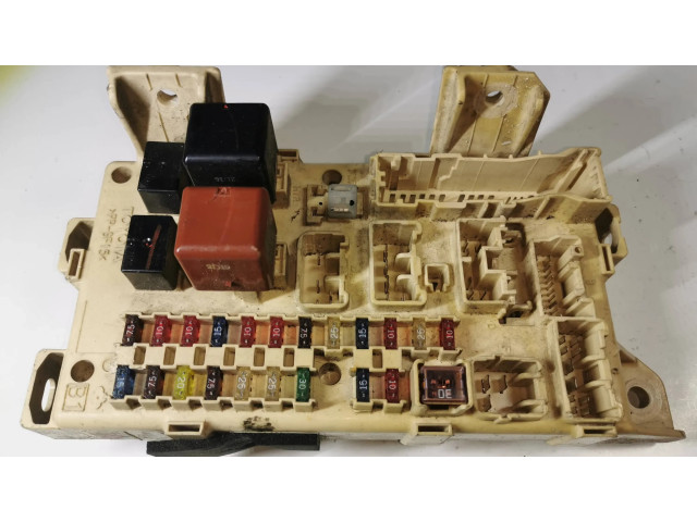   Pojistková skříňka 8922144040   Toyota Avensis Verso 2003