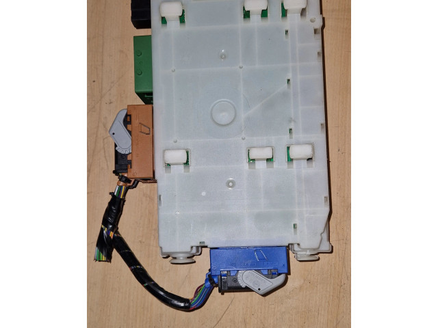 Блок предохранителей 30765624AE, 7G9T14C256FA Volvo V70