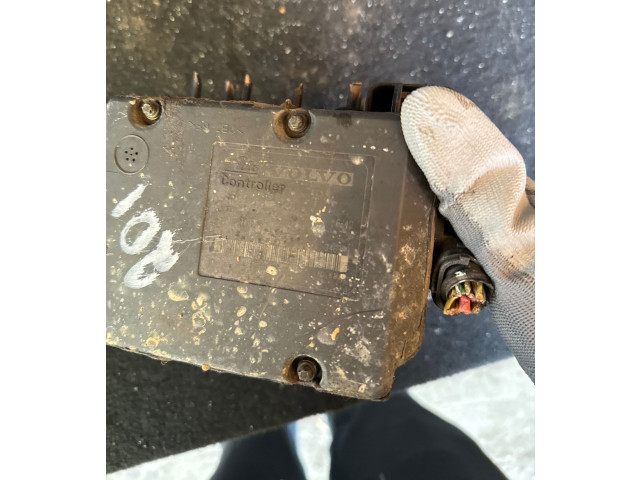 Блок АБС 9467582   Volvo  V70  2000 - 2004 года