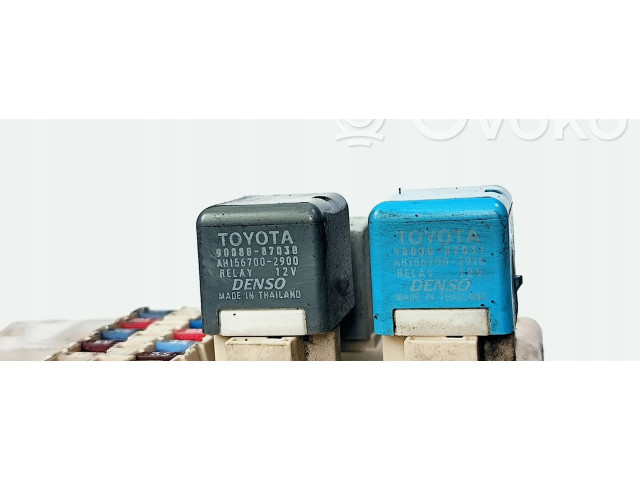 Блок предохранителей  89221-0F010   Toyota Corolla Verso E121    