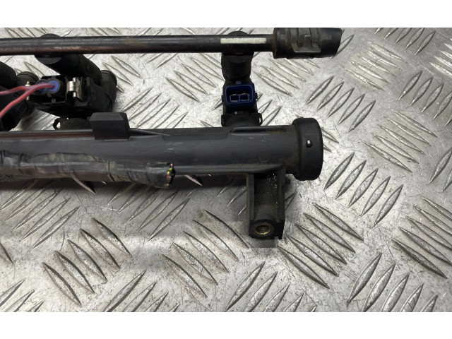 Топливная рампа 037133317N Volkswagen Golf III