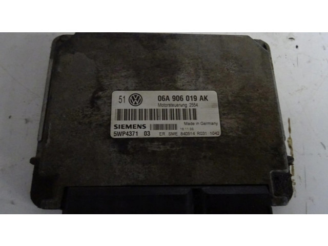 Řídící jednotka 06A906019AK Volkswagen Golf IV 2000