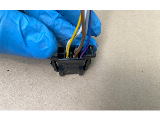 Зеркало электрическое Skoda Fabia Mk3 (NJ) 2015 - 2021 года