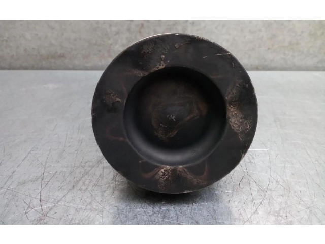  Поршень с шатуном    Volkswagen PASSAT  