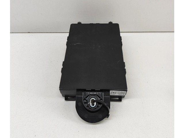 Блок предохранителей 31682732   Volvo S90, V90    