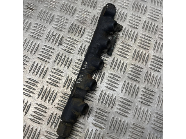 Топливная рампа 8945812010 Toyota RAV 4 (XA20) 2.0