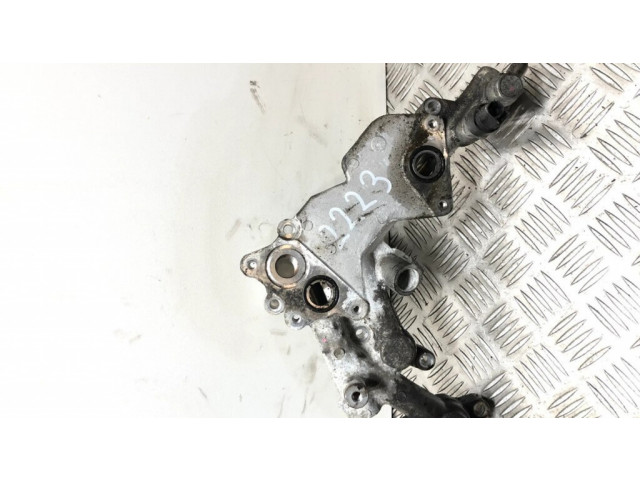 Другая деталь отсека двигателя