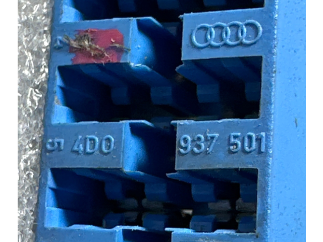 Блок предохранителей  4D0937501   Audi A8 S8 D2 4D    