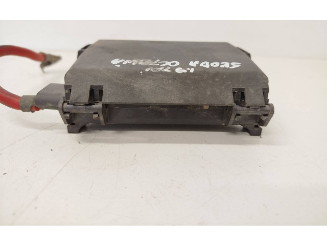 Блок предохранителей  1J0937550A   Skoda Octavia Mk1 (1U)    