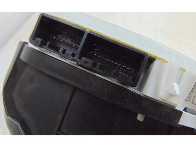 Přístrojová deska Mazda 323 F 2002