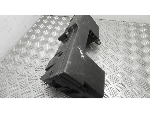 Блок предохранителей  8X2T14A003AA   Jaguar XF    