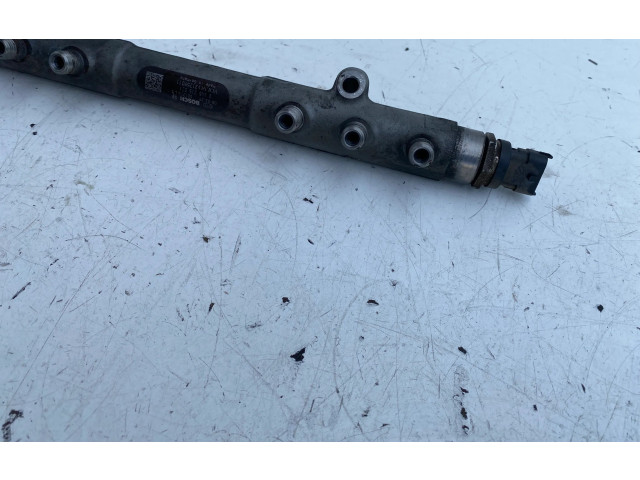 Топливная рампа 31259011   Volvo V70  