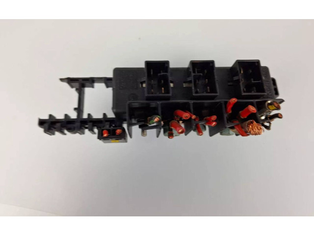 Блок предохранителей  8L0941822A   Audi A6 S6 C5 4B    