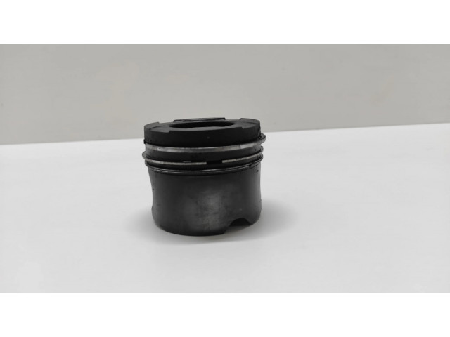 Píst BMW 7 E65 E66 pro naftový motor 4.5 M67n