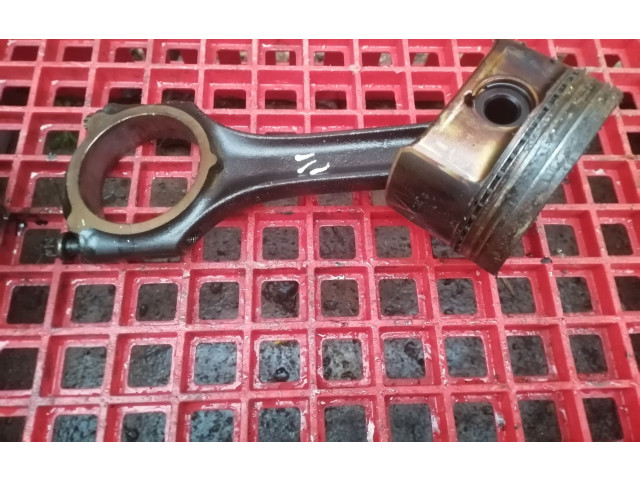 Píst A2710300220, A2710300620 Mercedes-Benz C W203 271.940