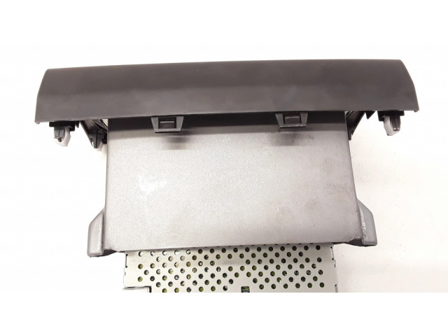 Радио/ проигрыватель CD/DVD / навигация