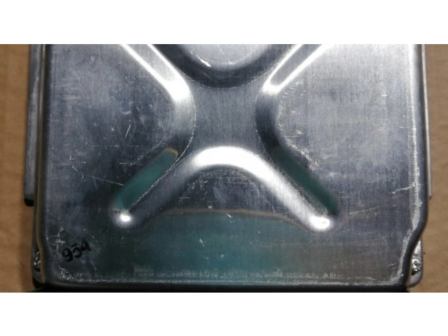 Блок управления двигателя 30684877   Volvo S60