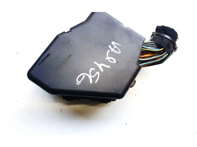 Блок предохранителей     Skoda Octavia Mk1 (1U)    