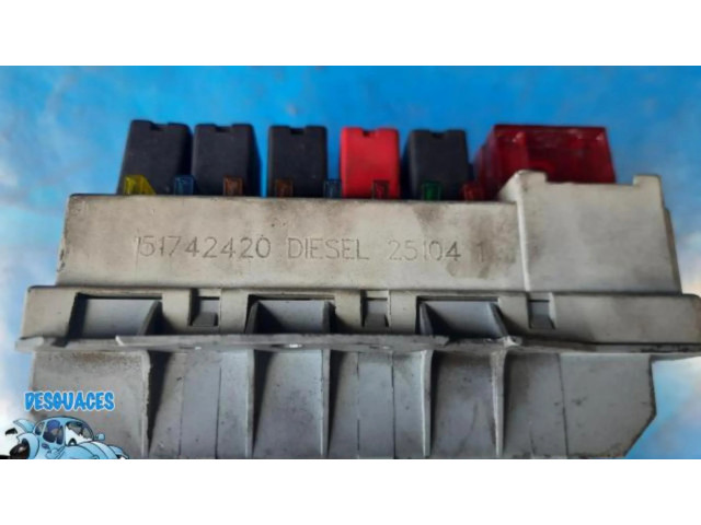 Блок предохранителей 51742420   Alfa Romeo GT    