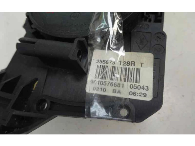 Подушка безопасности водителя 255675128R   Dacia Duster