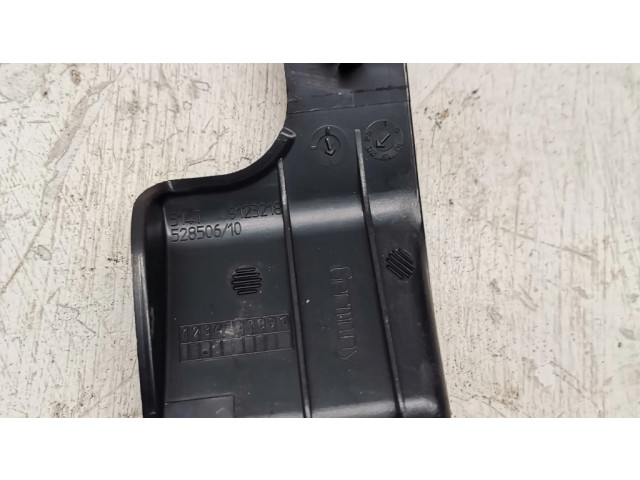 Другая деталь салона