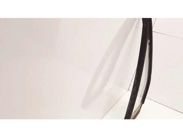 Маленькое стекло "A" задних дверей