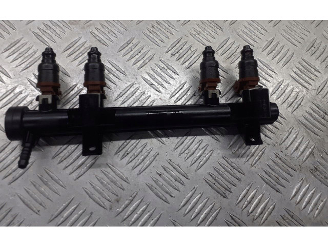 Топливная рампа 047133321J Skoda Fabia Mk1 (6Y)