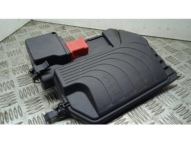 Крышка ящика аккумулятора