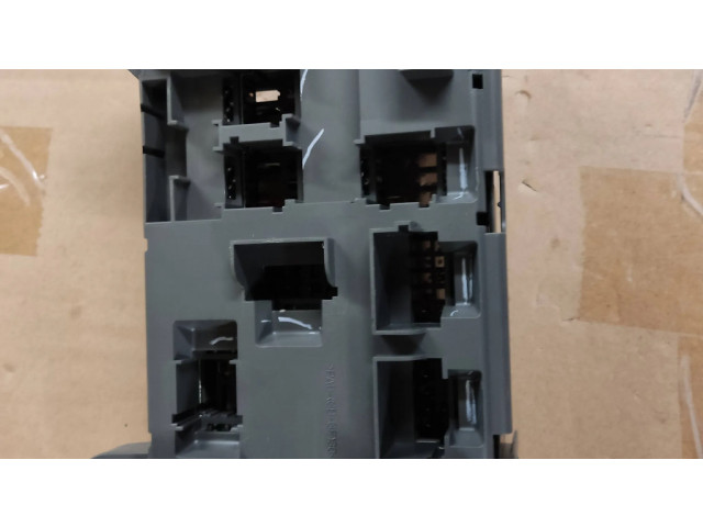 Pojistková skříňka 518954021A, 693168704 BMW X5 E70 2011