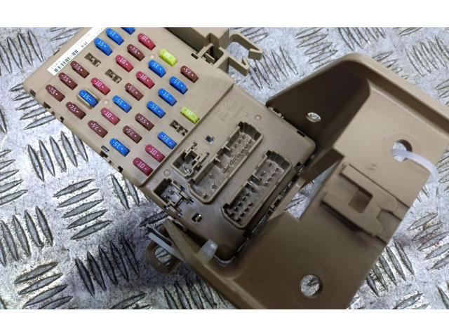 Блок предохранителей     Subaru Forester SF    