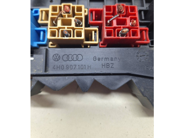   Pojistková skříňka 8X0907468A   Audi A1 2011