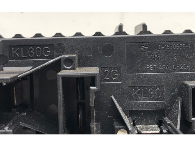 Pojistková skříňka 0-1670658-1 Mercedes-Benz GLK (X204) 2008