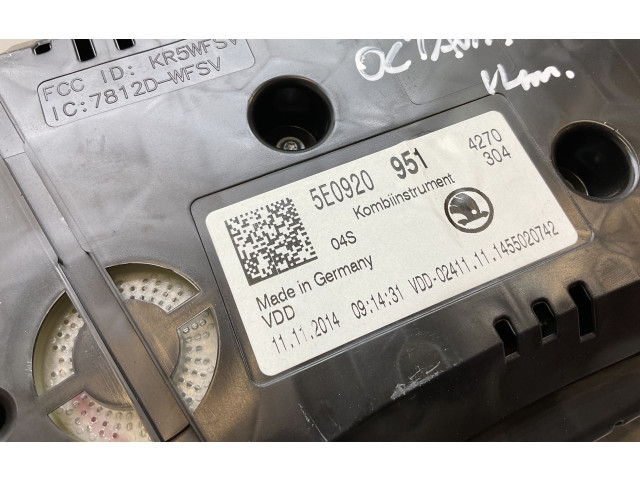 Панель приборов 5E0920951 Skoda Octavia Mk3 (5E)