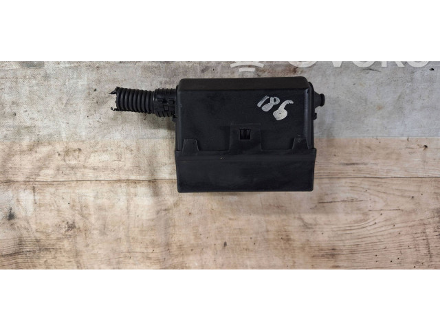 Блок предохранителей 24437030 Opel Meriva A