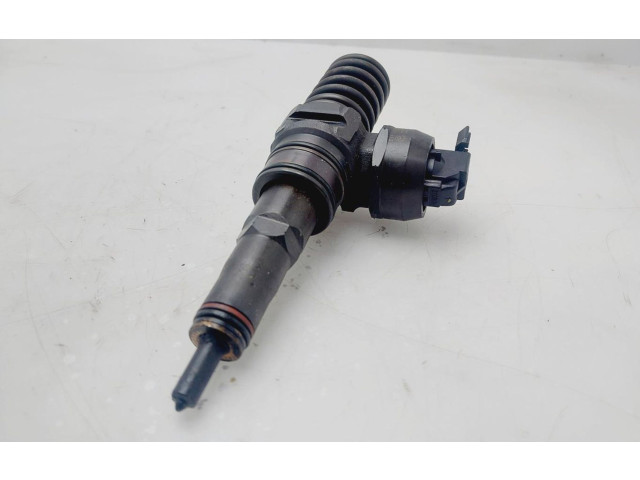 Форсунка 038130073AG    Volkswagen Jetta V   