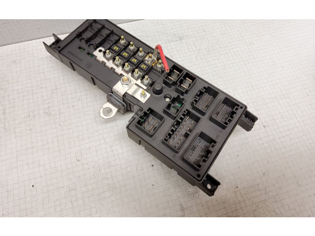 Блок предохранителей 8678449, 518788104 Volvo V70