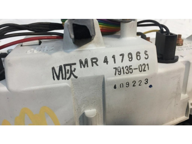 Дисплей MR417965 Mitsubishi Pajero Sport I