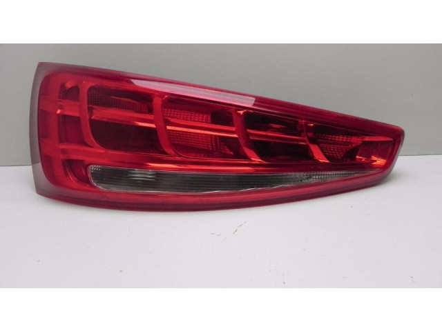 Задний фонарь в кузове