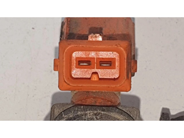 Топливная рампа 0280151048 Alfa Romeo Spider 916 2.0